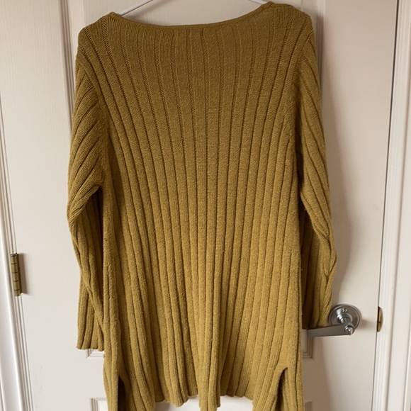 Club Monaco M Tan Cardigan - Picture 3 of 3